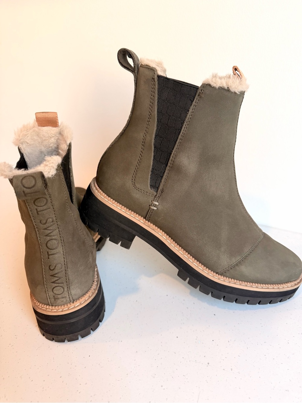 TOMS Dakota Water-Resistant Chelsea Boots Tarmac Olive size 7
